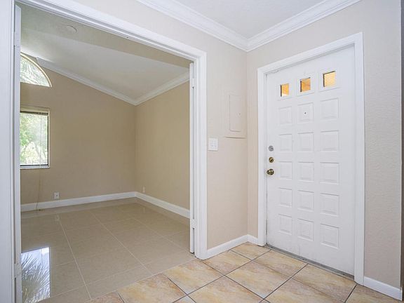 3rd image of 1326 The Pointe Dr #1326