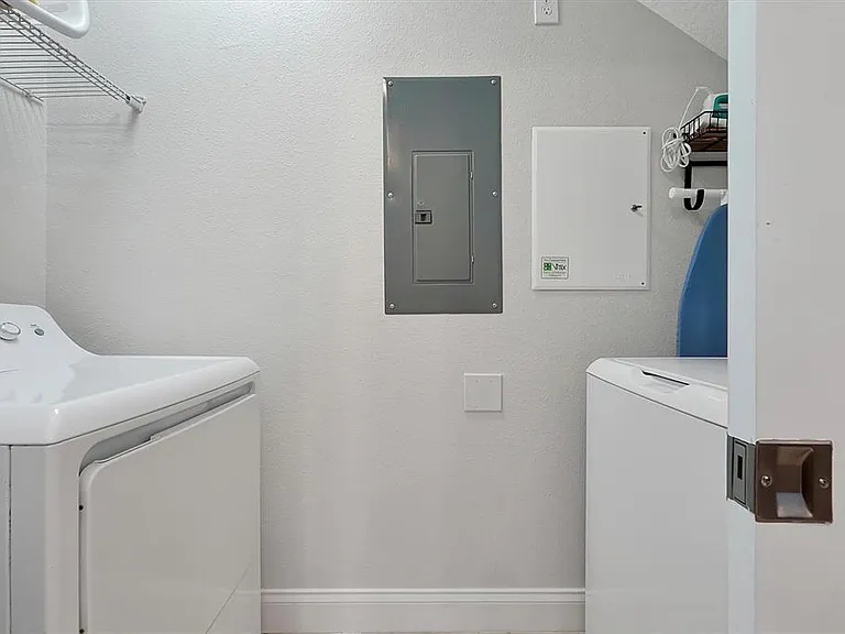 297 Captiva Dr — Photo 57