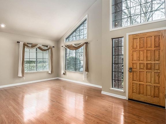 4th image of 504 Tolworth Ct