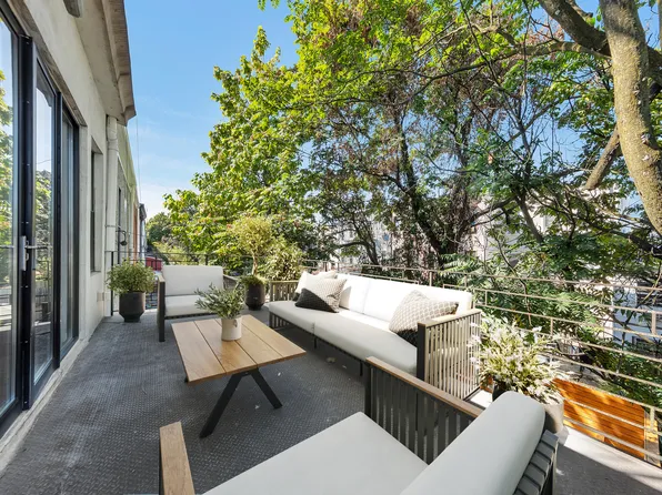 1085 Hancock Street image 17 of 37