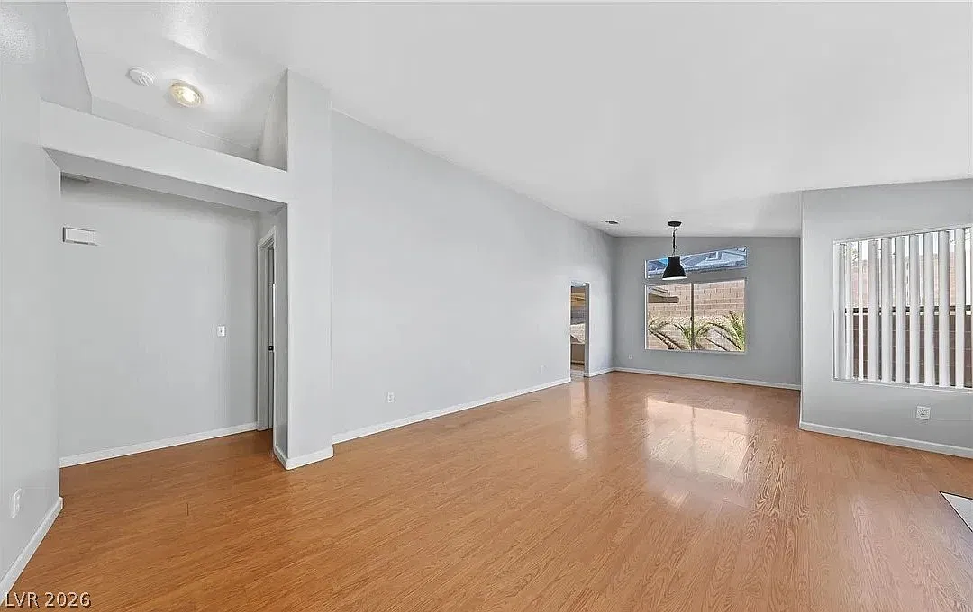 3 bed, 2.0 bath, 1322 sqft, $1,800 — Photo 4
