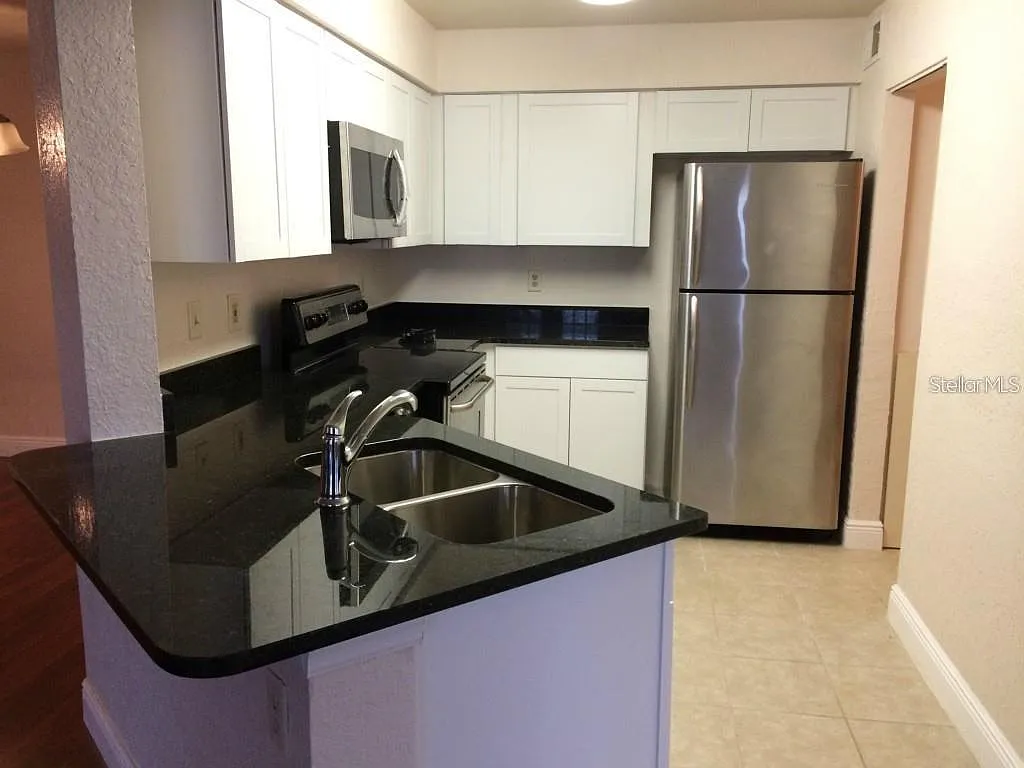 2 bed, 2.0 bath, 1007 sqft, $1,600 — Photo 2
