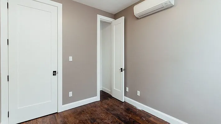 Rented by Nooklyn NYC LLC | media 18