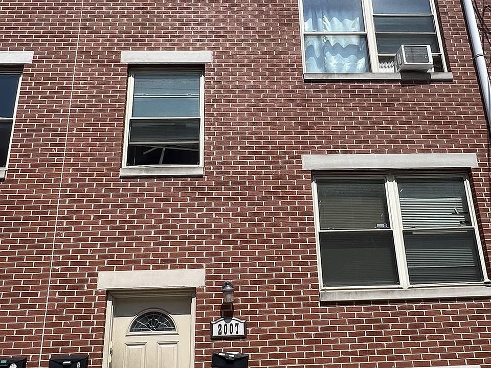 1st image of 2007 W Oxford St #3
