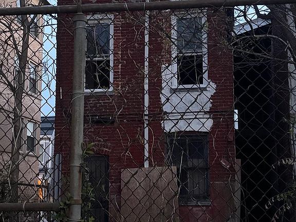 4th image of 229 Elm St NW
