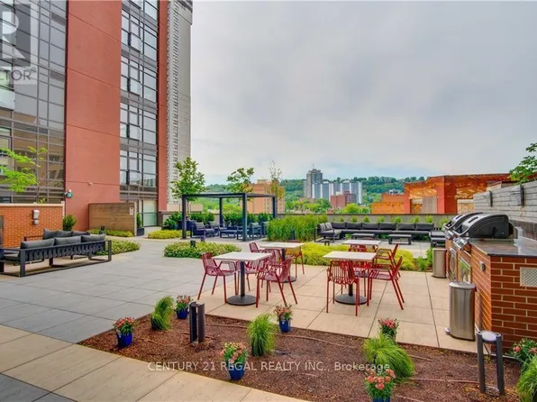 112 King St E #414, Hamilton, ON L8N 1V2