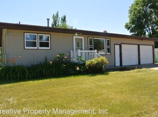719 25th Ave NW, Minot, ND 58703