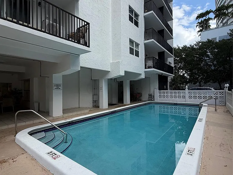 3000 Riomar St #406 — Photo 19