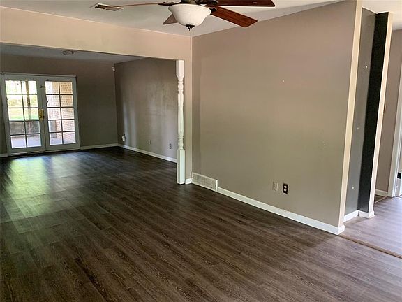 5th image of 2217 Normandy Dr