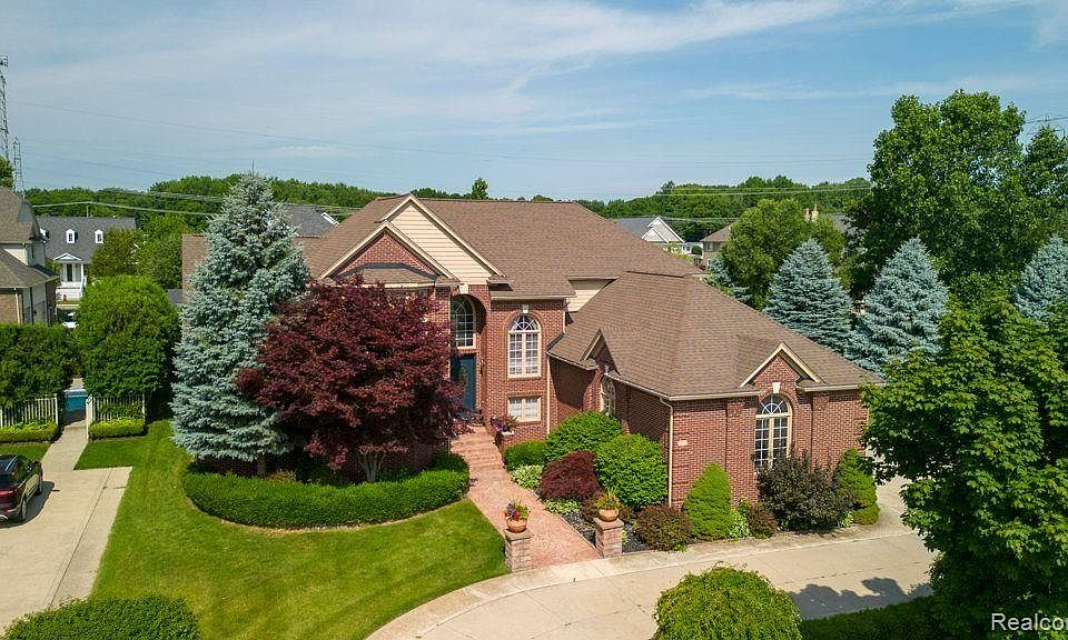 1st image of 49427 Golden Lake Dr