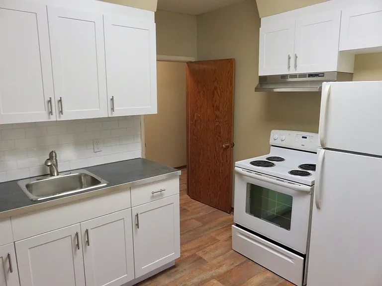 562 Wardlaw Ave #1 — Photo 2
