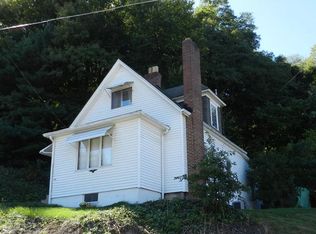 610 7th St, Ellwood City, PA 16117