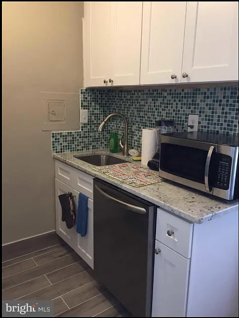 1 bed, 1.5 bath, 500 sqft, $1,995 — Photo 3