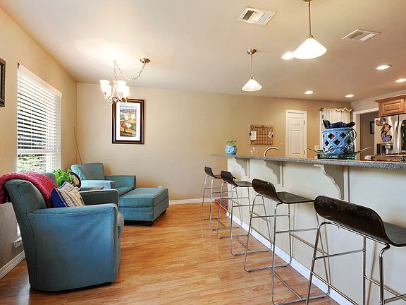 4th image of 5 Villa Cove Dr