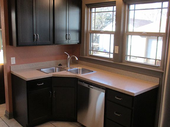 3rd image of 106 W 18th Ave