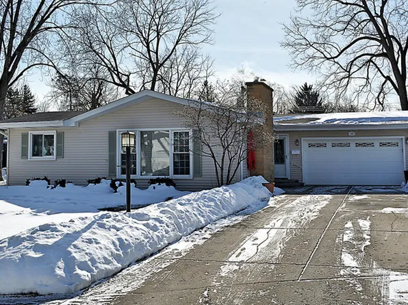 33 E Comfort Ln, Palatine, IL 60067
