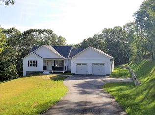 31 Hickory Ln, Westerly, RI 02891