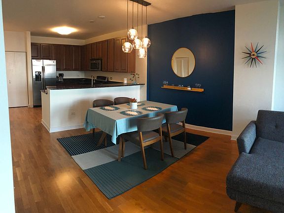 4th image of 1600 S Prairie Ave Unit 1809