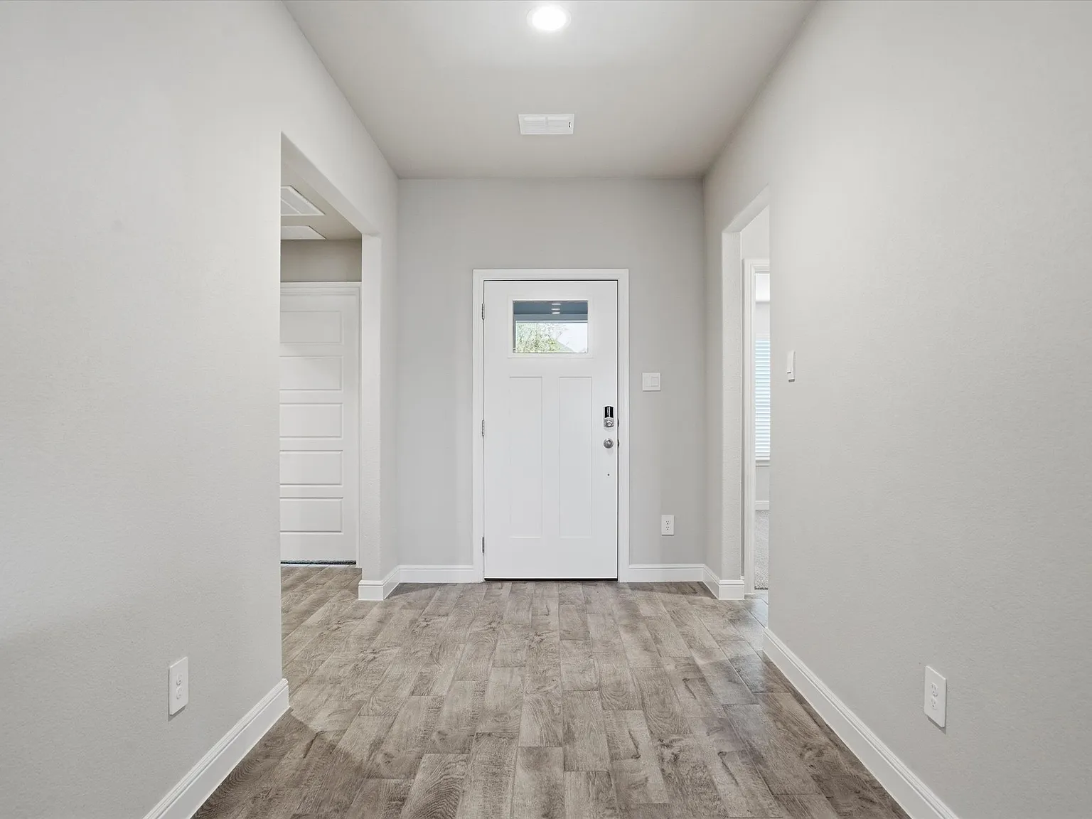 4 bed, 2135 sqft, $2,650 — Photo 2