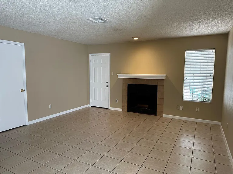 4300 Duval Rd #B — Photo 2