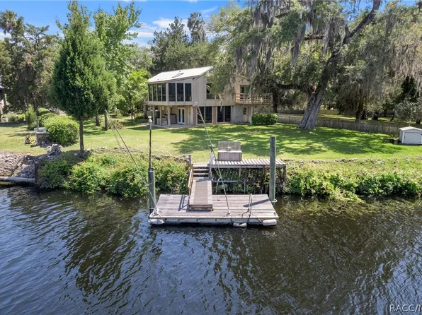 16665 W River Rd, Inglis, FL 34449