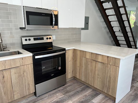 3rd image of 1945 B St #8759060