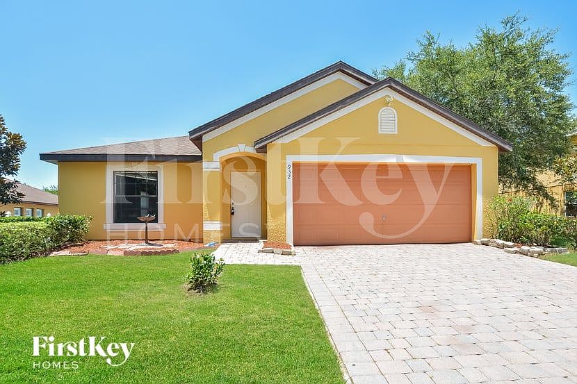 1st image of 932 Fallbrooke Ave