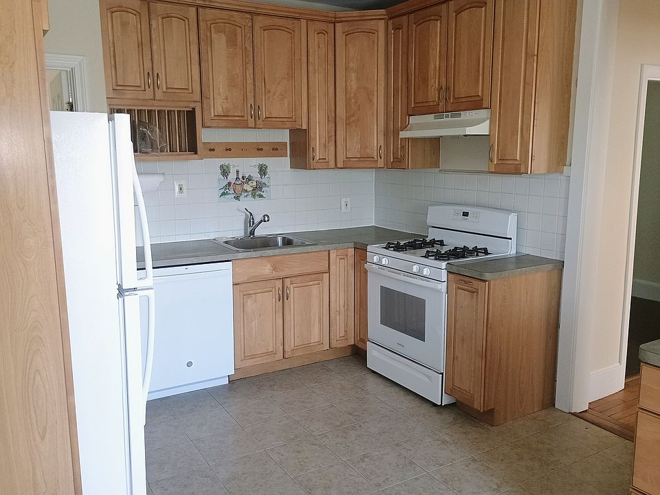 1st image of 10 Hodges Ave Floor 1