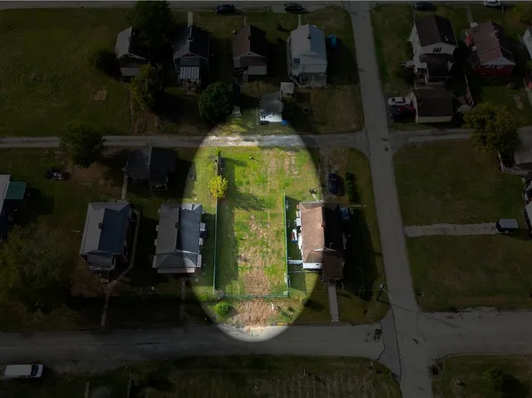 35 Clark St E, Clarksville, PA 15322