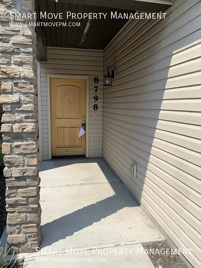 Adorable Two Story off Maple Grove. Neighborhood Pool, Park, Gym. Yard Care included — Photo 3