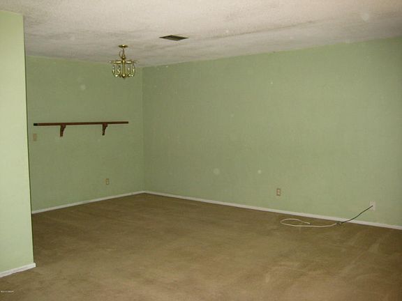 4th image of 752 Lucerne Cir