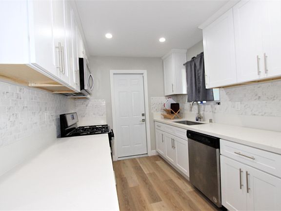 4th image of 3913 Marvin St