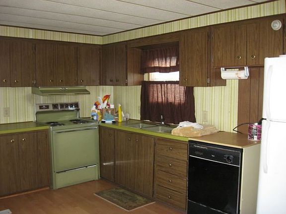3rd image of 1217 Lakeview Cv