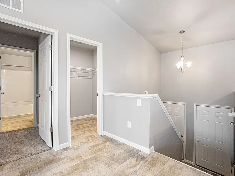101 Mackenzie St — Photo 12