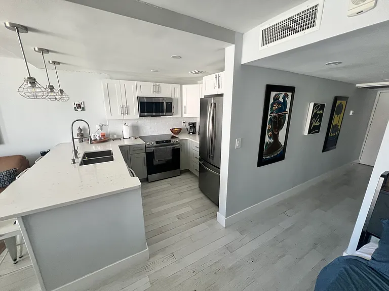 6801 Indian Creek Dr #305 — Photo 12