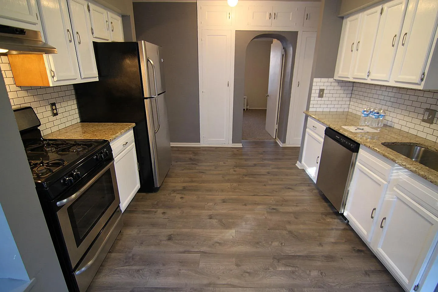 3 bed, 1000 sqft, $1,500 — Photo 2