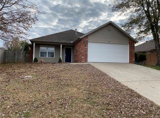 818 S Eastview Dr, Fayetteville, AR 72701