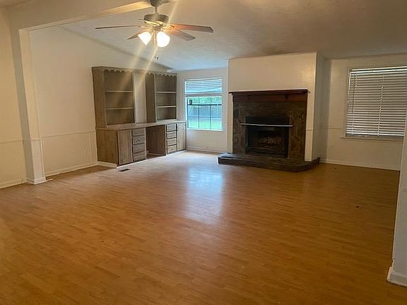2nd image of 4983 Glen Hollow Ct