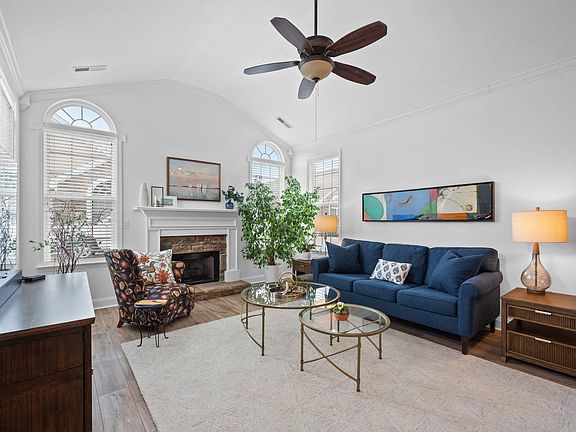 4th image of 2483 Baskette Way