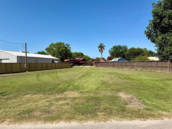 4th image of 395 Governor Hogg Dr