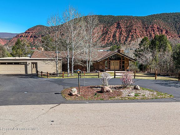 3rd image of 218 Oak Ln