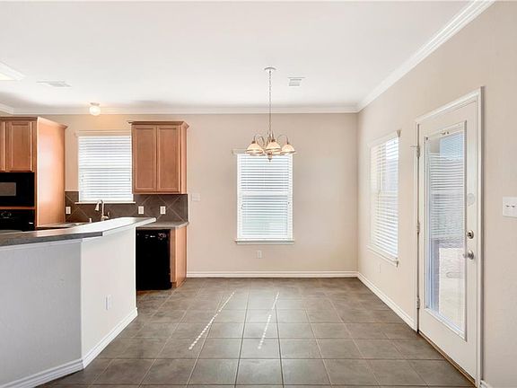 5th image of 600 Lakewood Dr