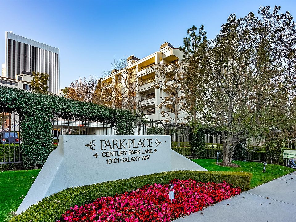 Park Place Guard-Gate Entrance