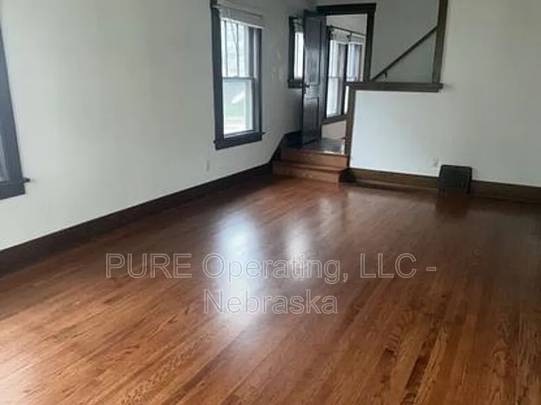 5012 Burt St — Photo 9