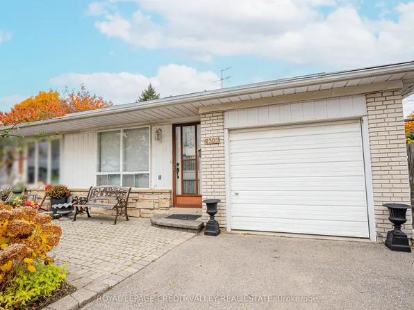 2305 Delkus Cres, Mississauga, ON L5A 1K8