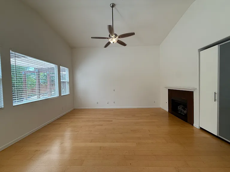 556 Rocking Horse Dr — Photo 10