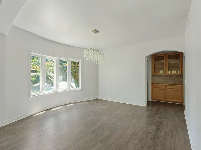 22100 Tiara St — Photo 12