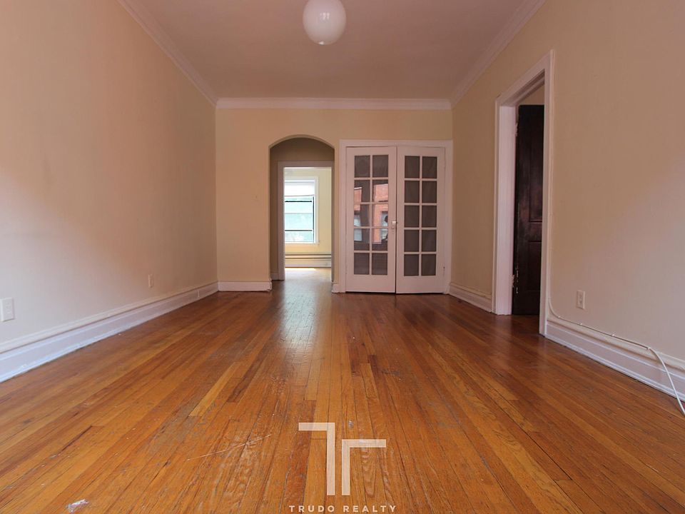 1st image of 3933 N Janssen Ave #1W