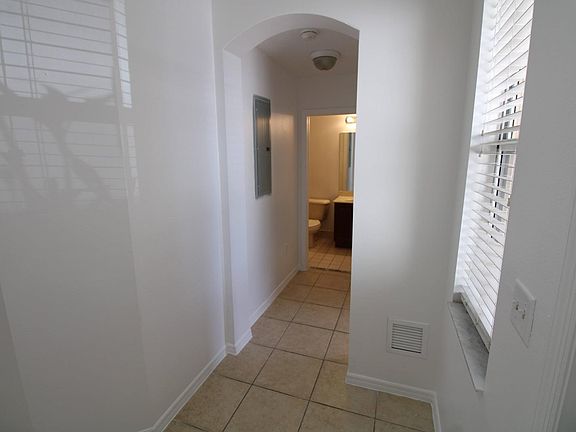 4th image of 1009 NE 42nd Ave #1009