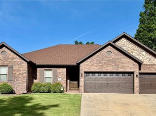 64 Wandsworth Dr, Bella Vista, AR 72715